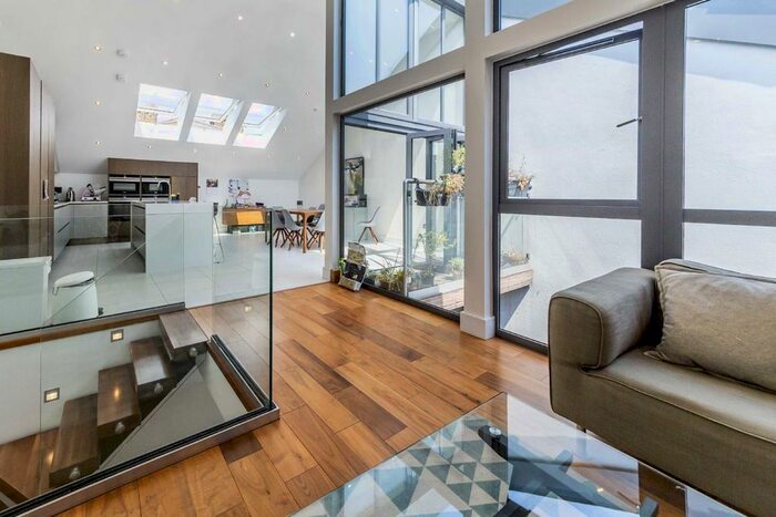 5 Bedroom Terraced House To Rent In Townhouse Mews, London, W12