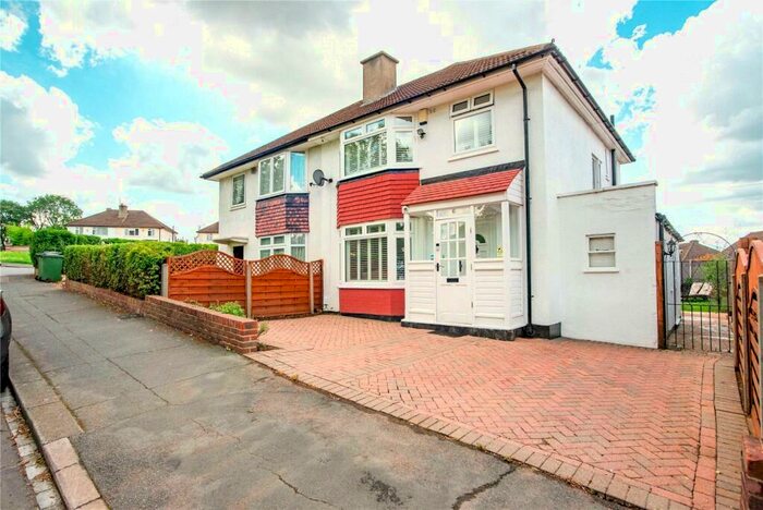 3 Bedroom Semi-Detached House To Rent In The Course, London, SE9