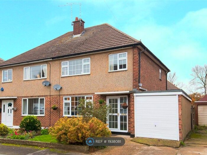 3 Bedroom Semi-Detached House To Rent In Carswell Close, Hutton, Brentwood, CM13