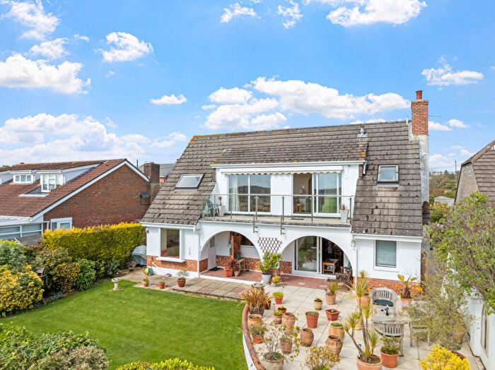 4 Bedroom Bungalow For Sale In Lytchett Matravers, Poole, BH16