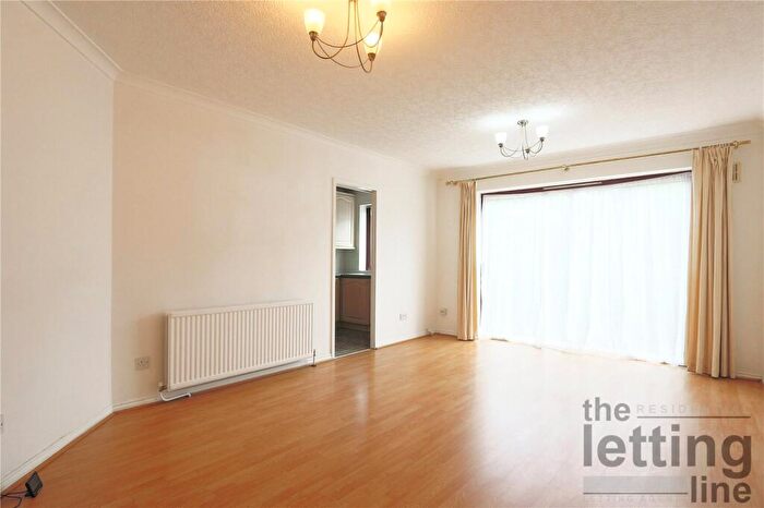 2 Bedroom Apartment To Rent In Fiona Court, The Ridgeway, Enfield, Middlesex, EN2