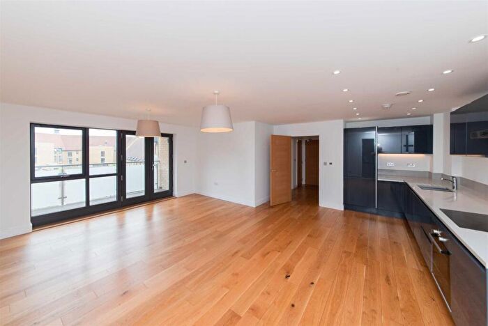 1 Bedroom Flat To Rent In Royal Engineers Way, Mill Hill, NW7