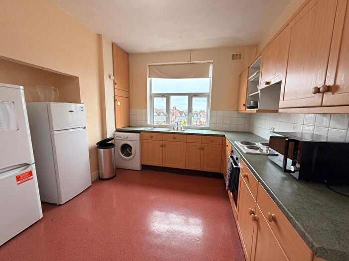 3 Bedroom Maisonette To Rent In Jubilee Parade, Snakes Lane East, Woodford Green, Redbridge, IG8