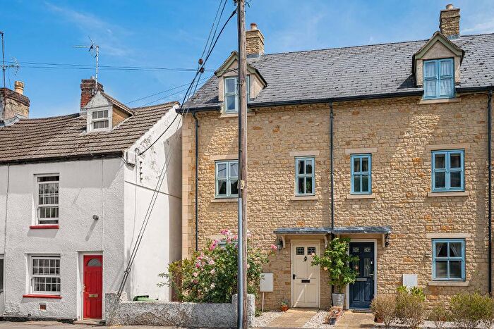 4 Bedroom End Of Terrace House For Sale In Manor View, Dursley, GL11