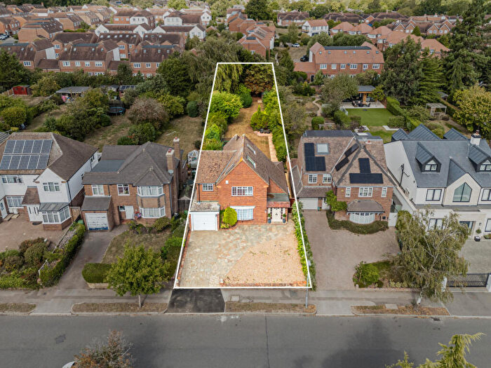 4 Bedroom Detached House For Sale In Abbey Avenue, St. Albans, Hertfordshire, AL3