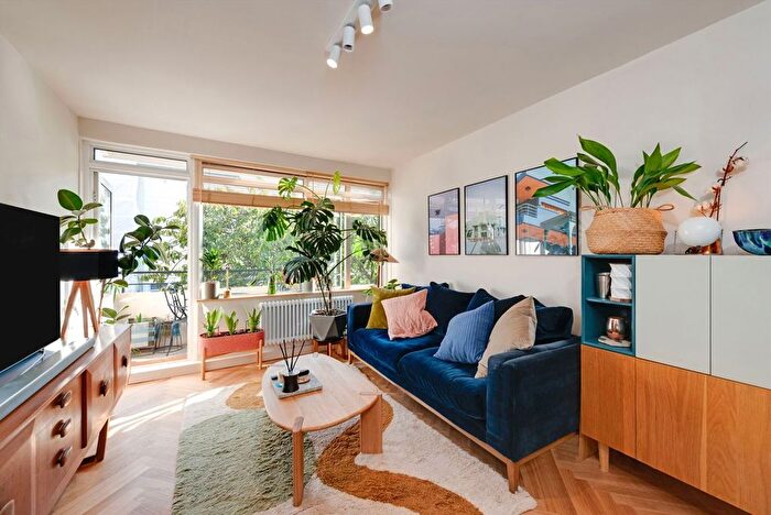 1 Bedroom Flat For Sale In Tor Gardens, Kensington, W8