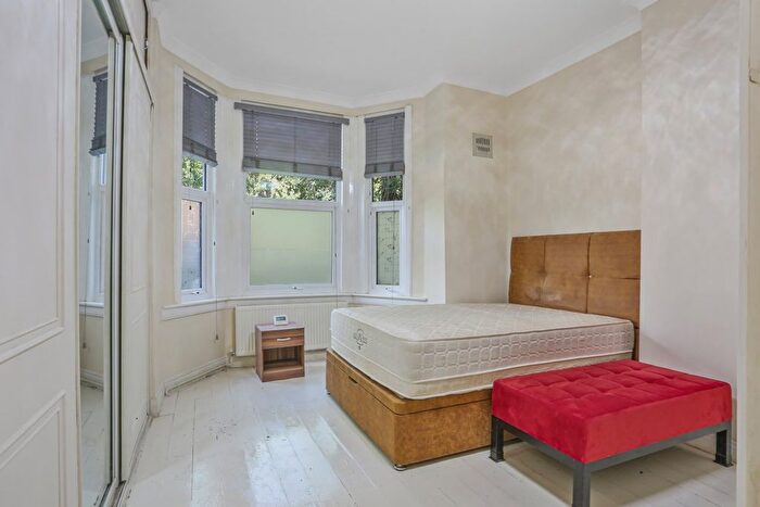 1 Bedroom Flat To Rent In The Vale, East Acton, W3