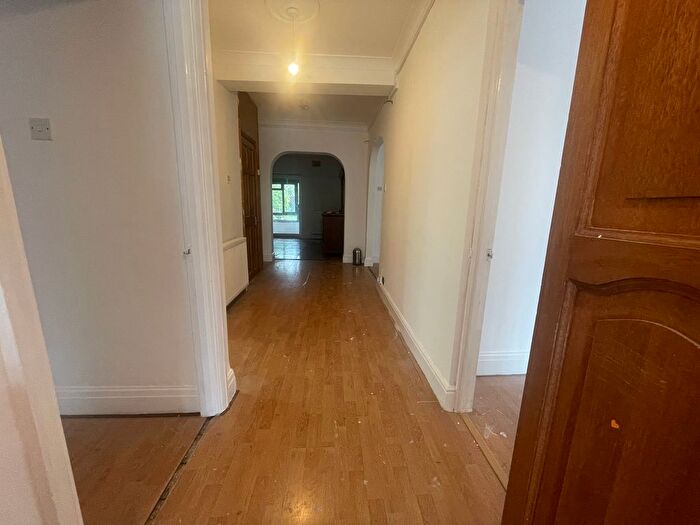 2 Bedroom Bungalow To Rent In Lower Mardyke Avenue, Rainham, RM13