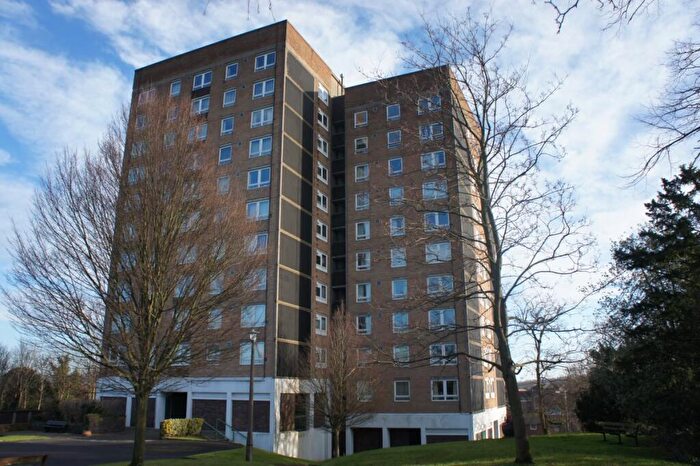 1 Bedroom Flat To Rent In Dome Way, Redhill, RH1