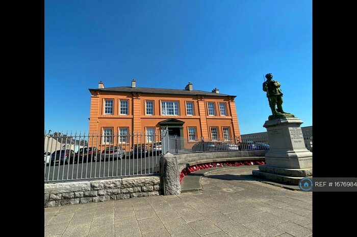 2 Bedroom Flat To Rent In Plas Y Milwr, Carmarthen, SA31