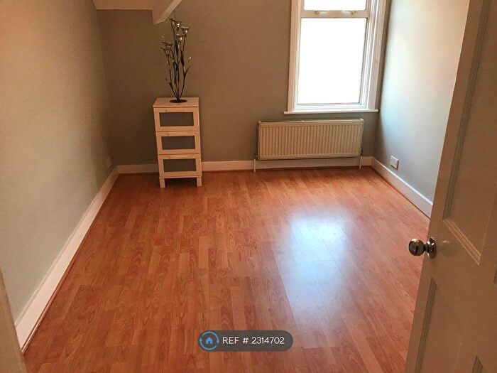 1 Bedroom Flat To Rent In Streatham High Road, London, SW16
