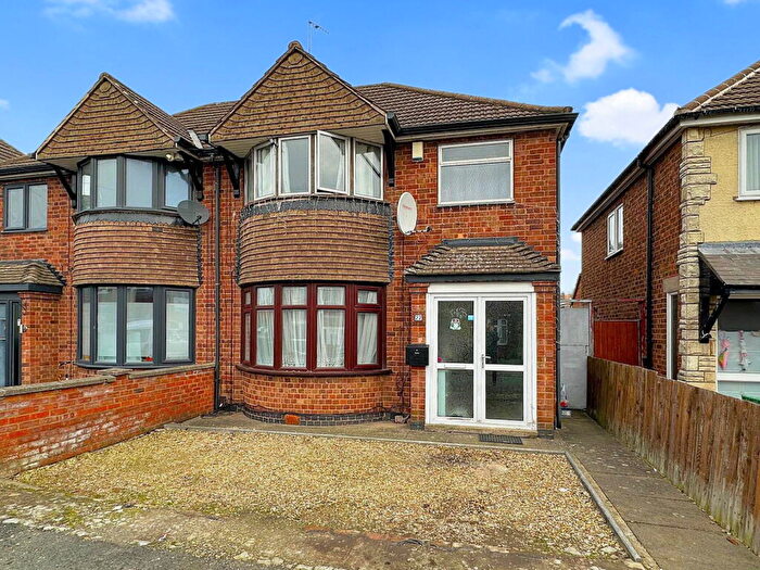 3 Bedroom Semi-Detached House To Rent In Maple Avenue, Leicester, LE3