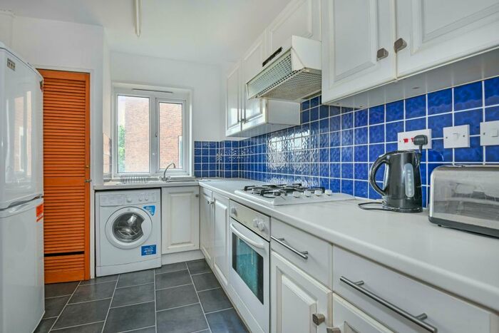 2 Bedroom Flat To Rent In Basingdon Way, London, SE5