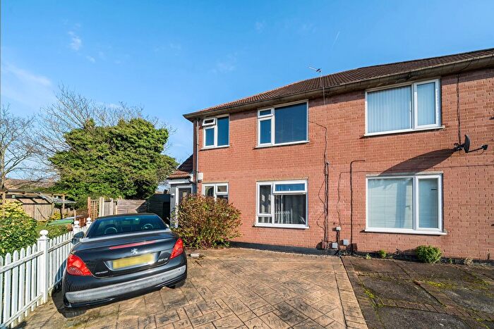 2 Bedroom Maisonette For Sale In Burr Close, Bexleyheath, DA7