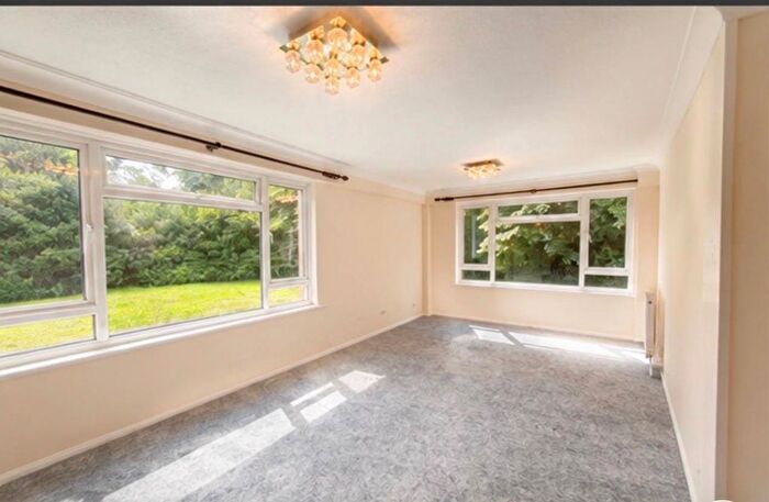 2 Bedroom Flat To Rent In Wimbledon Hall, BH1