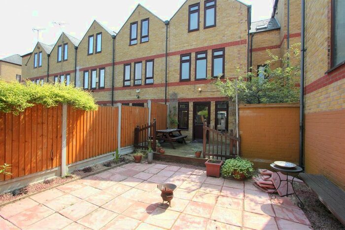 3 Bedroom Town House To Rent In Torrington Place, Wapping, London, E1W