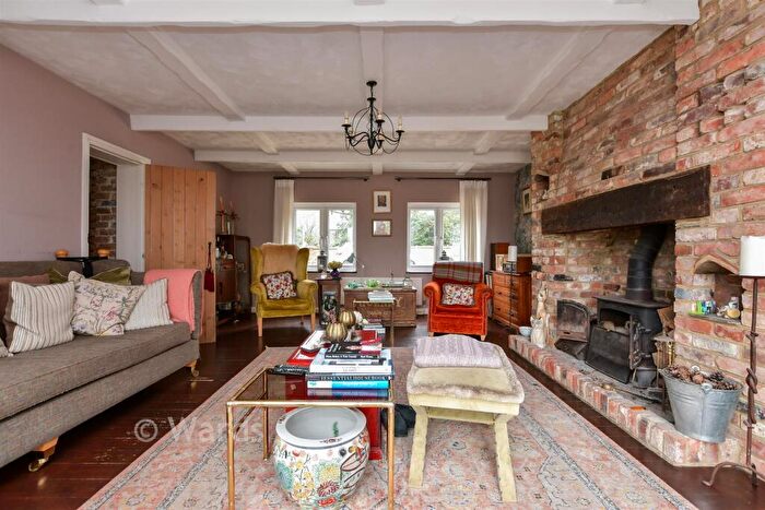 4 Bedroom Semi Detached House For Sale In Sacketts Hill, Broadstairs, Kent, CT10