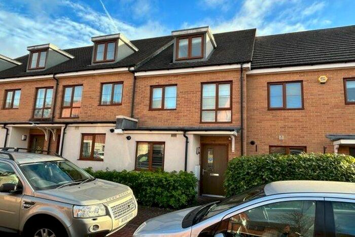 3 Bedroom Property To Rent In Spoonwood Close, Basingstoke, RG24