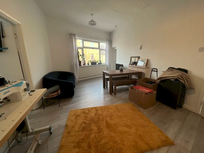 2 Bedroom Flat To Rent In Hoe Street, Walthamstow, E17