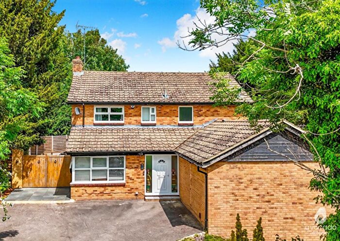 4 Bedroom Detached House For Sale In The Holt, Purley On Thames, Reading, RG8