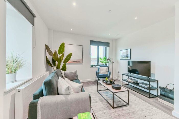 2 Bedroom Flat To Rent In College Road, Crouch End, Croydon, CR0