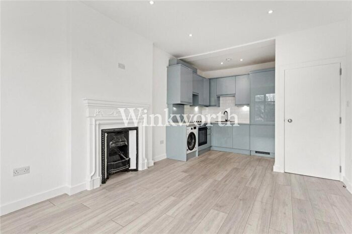 2 Bedroom Apartment For Sale In Sidney Avenue, London, N13