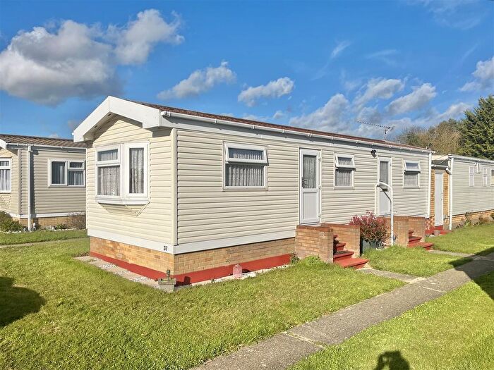 1 Bedroom Park Home For Sale In Meadowview Park, Little Clacton, CO16