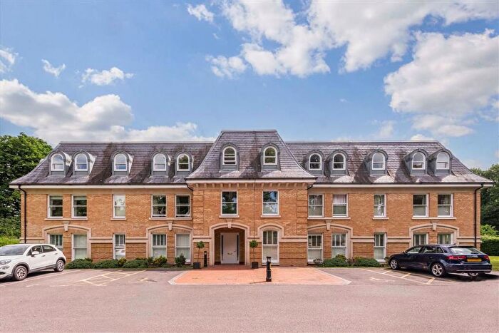 3 Bedroom Flat For Sale In Normansfield Avenue, Teddington, TW11
