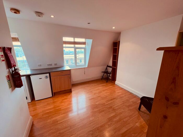 1 Bedroom Flat To Rent In Marlborough Road, Archway, N19