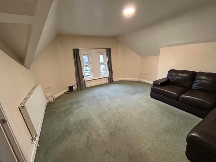 2 Bedroom Flat To Rent In Howard Drive, Liverpool, L19