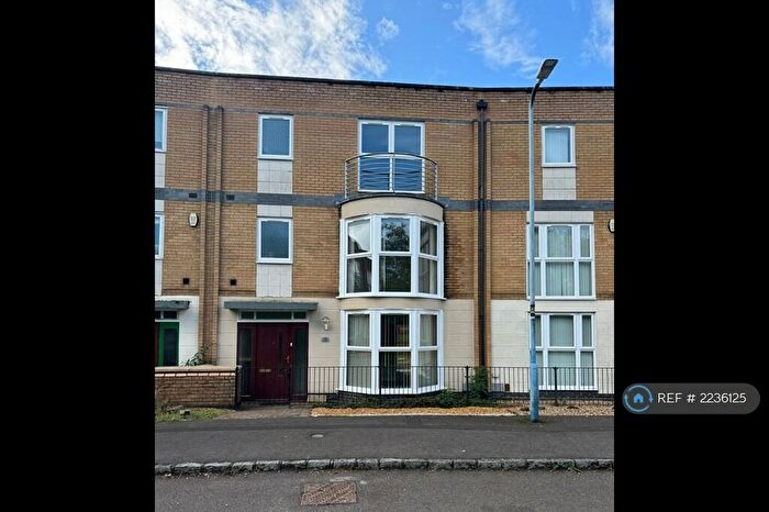 5 Bedroom Terraced House To Rent In Milton Road, Milton Keynes, MK10