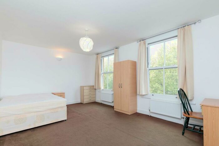 3 Bedroom Maisonette To Rent In Burdett Road, London, E3
