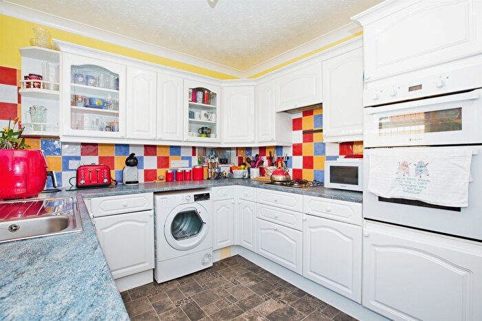 2 Bedroom Semi-Detached Bungalow For Sale In Thomson Drive, Crewkerne, TA18