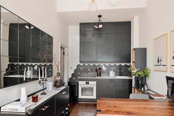 1 Bedroom Flat For Sale In Clarence Road, Hackney Central, E5