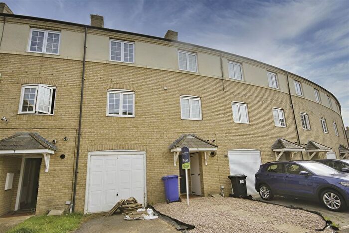 3 Bedroom Town House To Rent In Georges Drive, Grange Park, NN4