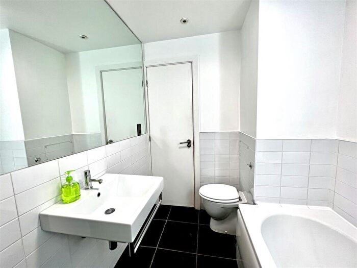 2 Bedroom Apartment To Rent In Woods End, Barlow Moor Road, Didsbury, M20