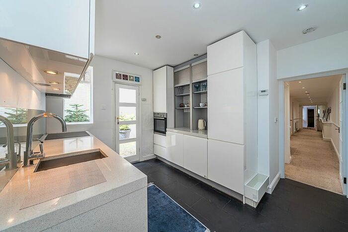 2 Bedroom Flat To Rent In Elvaston Place, London, SW7