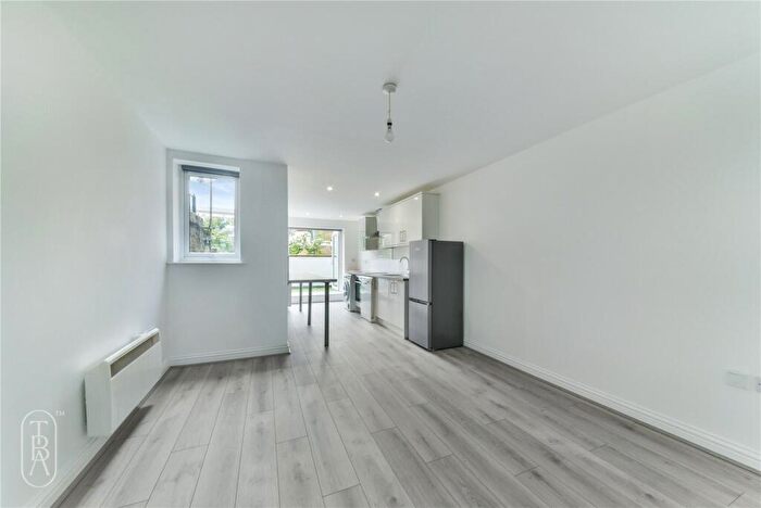 1 Bedroom Apartment To Rent In Roman Road, London, E3
