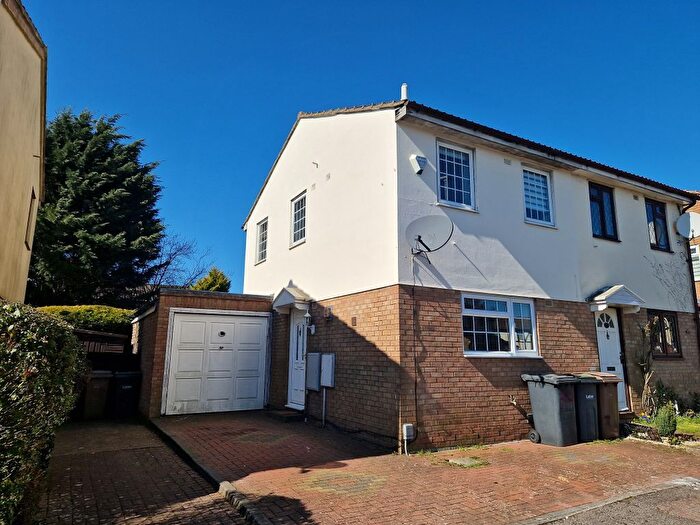 2 Bedroom Semi-Detached House To Rent In Corbridge Drive, Luton, LU2