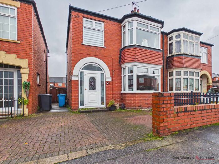 3 Bedroom Semi-Detached House For Sale In Wensley Avenue, Hull, HU6