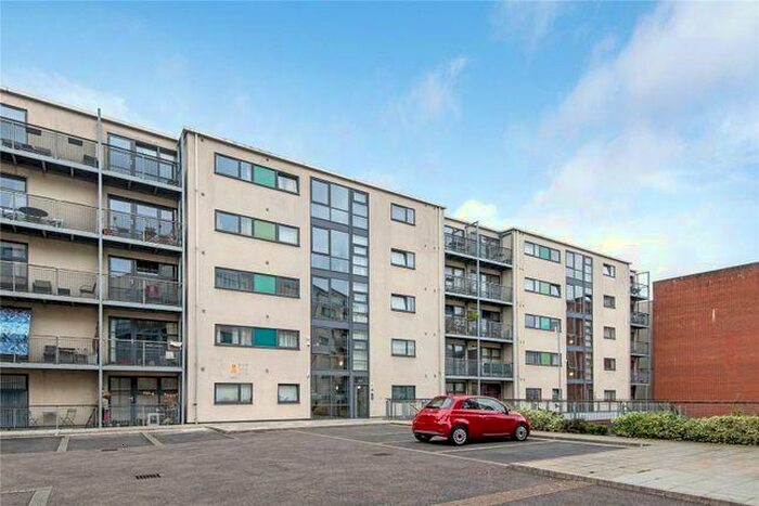 2 Bedroom Flat To Rent In Carmine Wharf, Copenhagen Place, Westferry, Limehouse, London, E14