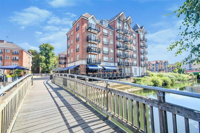 2 Bedroom Flat To Rent In High Street, Brentford, TW8