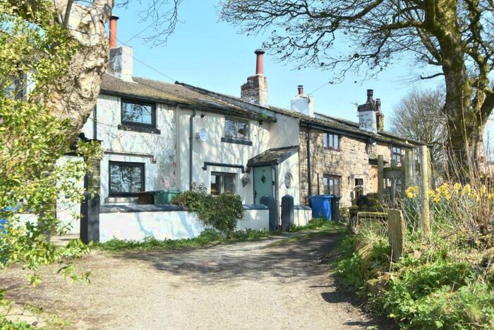 2 Bedroom Cottage For Sale In Watling Street, Affetside, Bury, BL8