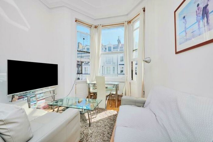 2 Bedroom Apartment To Rent In Coleherne Road London, SW10