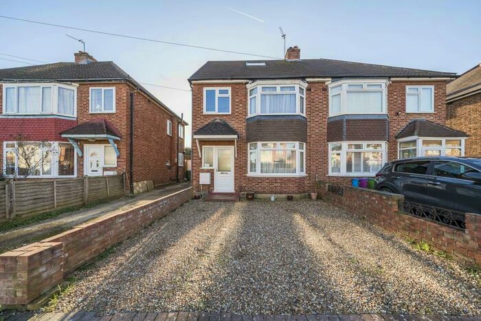 3 Bedroom Semi-Detached House To Rent In Walton-On-Thames, KT12