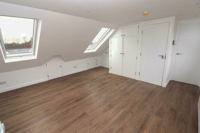 Flat To Rent In Talbot Road, Harrow, HA3