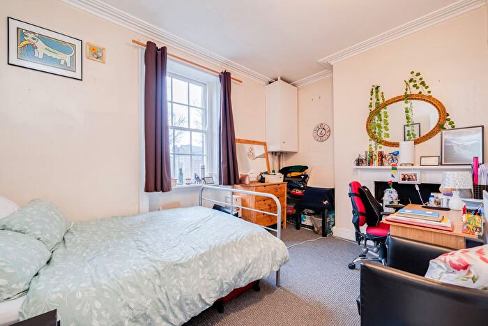 2 Bedroom Flat To Rent In Flat, Victoria Road, LS6