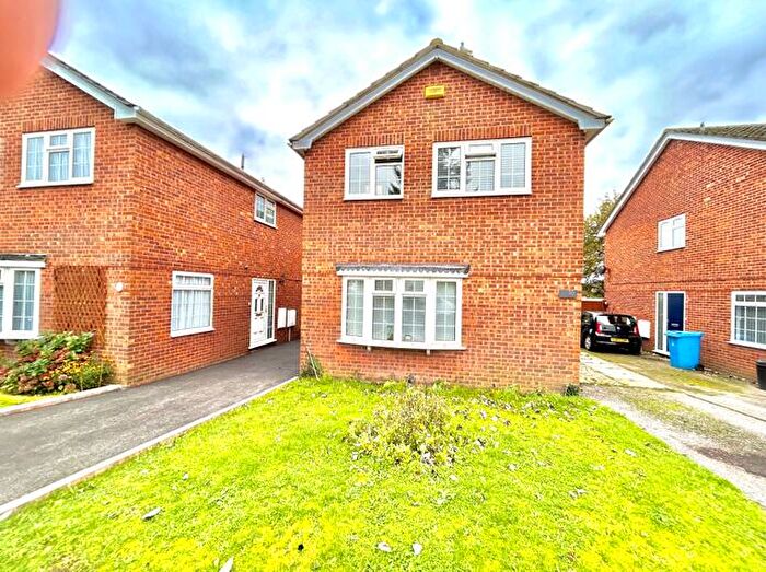 3 Bedroom House To Rent In Rowbarrow Close, BH17