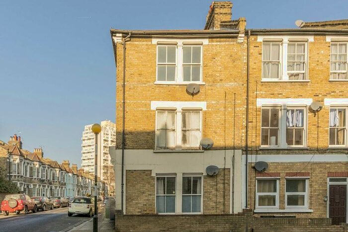 2 Bedroom Flat To Rent In Landor Road, London, SW9