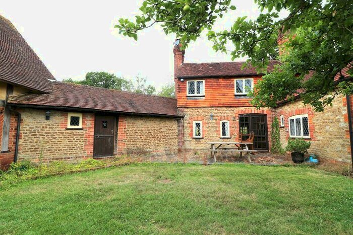 2 Bedroom Ground Flat To Rent In Gosterwood Manor, Forest Green, Dorking, RH5